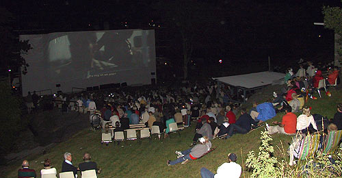 9 juli 2001 visade Hunnebo bio filmen "Pearl Harbor" utomhus i Folkets Park